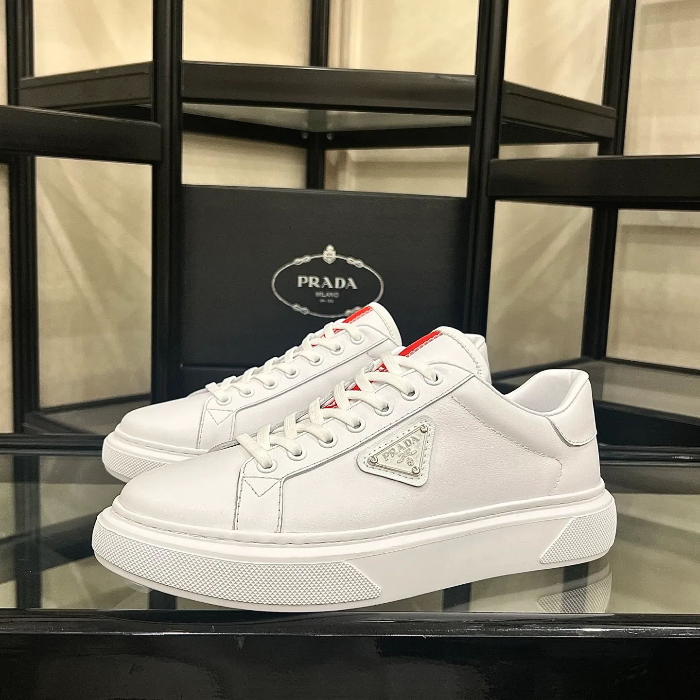 Men's shoes💰440 Prada/Prada Men's new casual shoes, this upper is made of imported calfskin + sheep lining! The outside is decorated with the P family's classic metal triangle enamel logo, and the outsole is made of non-slip sports foam ultra-light outsole, which feels good on the feet and is a fashionable and fashionable item!  Size: 38-44 (45 customized)